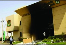 Sudanese Use Tear Gas On Crowd Demanding President Resign