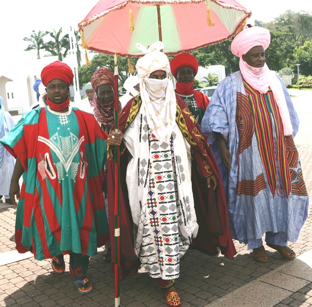 VISIT, SANUSI ARRIVING VILLA - THEWILL NEWS MEDIA VISIT, SANUSI ARRIVING VILLA