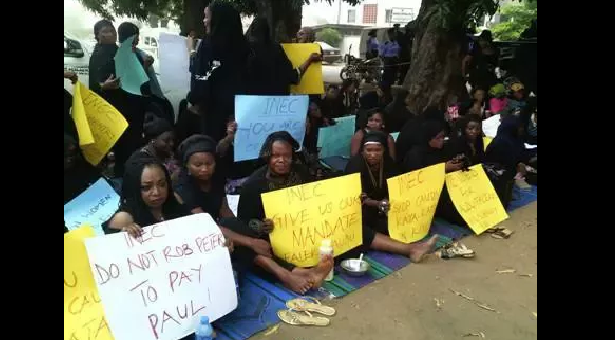 PROTEST WOMEN