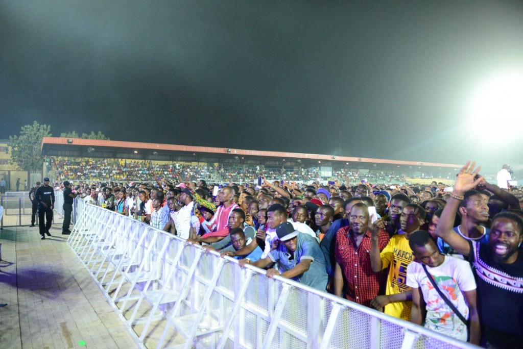 The crowd - THEWILL NEWS MEDIA