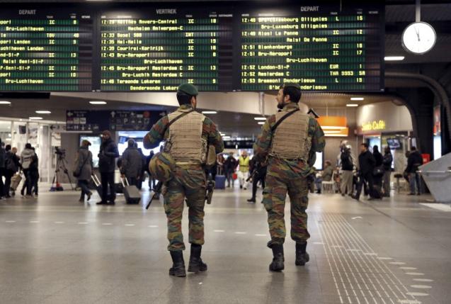 Belgian soldiers patrol in the arrival hall of a railway station in Brussels, in this November 21, 2015 file photo. REUTERS/Francois Lenoir/Files