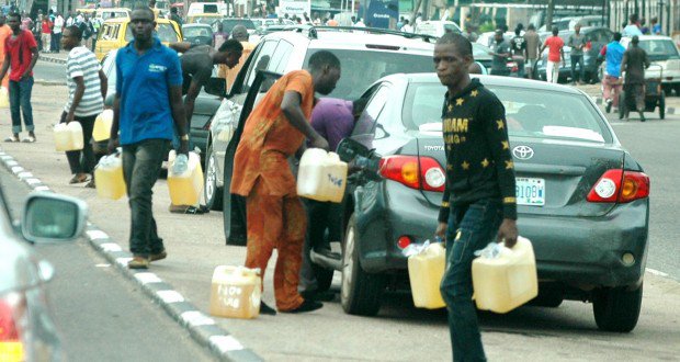 PIC.4.-FUELS-HAWKER-IN-LAGOS-620x330 - THEWILL NEWS MEDIA PIC.4.-FUELS-HAWKER-IN-LAGOS-620x330
