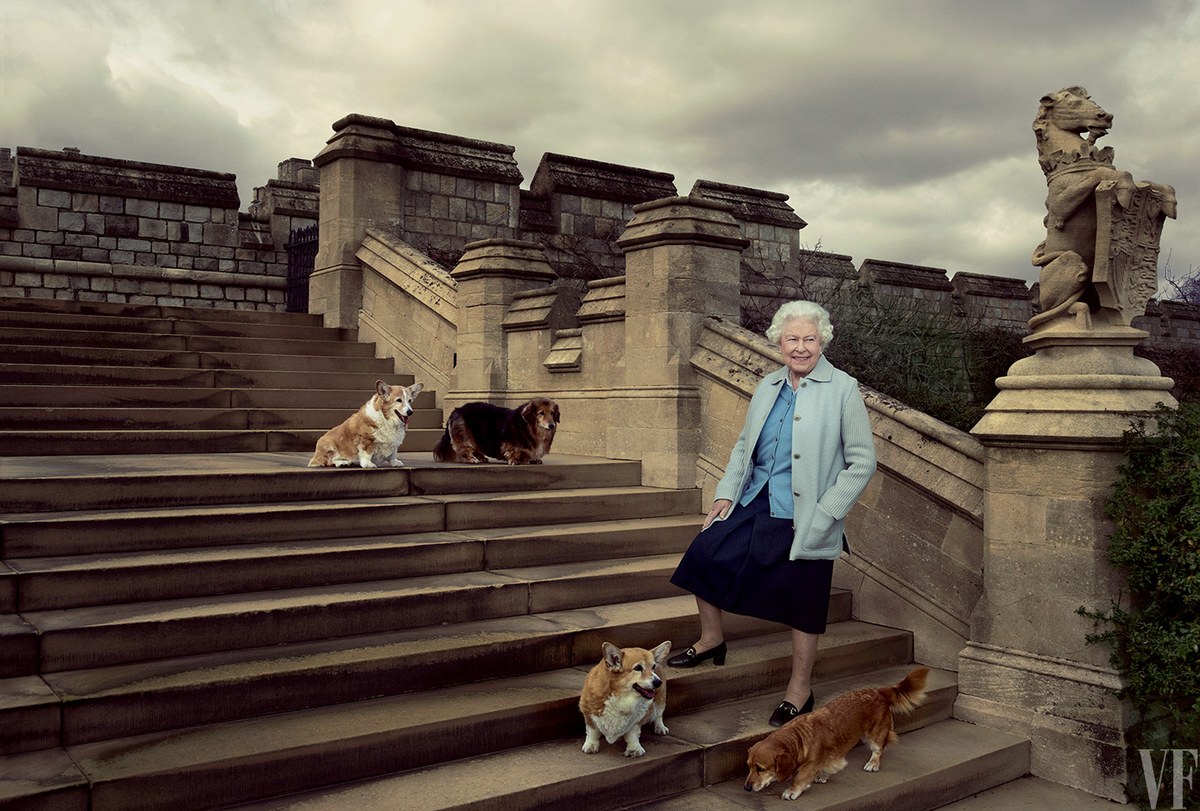 2.Queen Elizabeth II on the steps of the East Terrace at Windsor Castle with corgi Willow, dorgi Vulcan, corgi Holly, and dorgi Candy