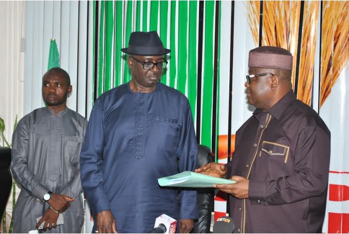 Osita Izunaso - THEWILL NEWS MEDIA The National Organising Secretary of the All Progressives Congress (APC), Senator Osita Izunaso (left) handing over documents submitted by the twelve aspirants for the 2016 Edo State governorship election primaries to the Chairman of the APC Screening Committee, Rt. Hon. Chibudum Nwuche at the Party’s National Secretariat.