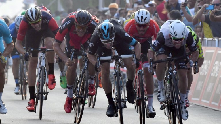 mark-carvendish-ii - THEWILL NEWS MEDIA Cavendish (right) comes past Elia Viviani (centre) in the finishing straight