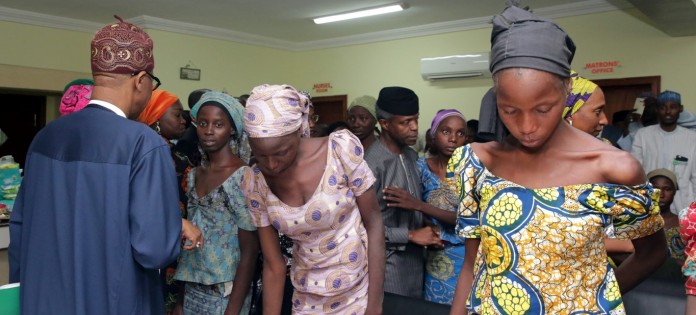 vp-receives-21-chibok-girls-14