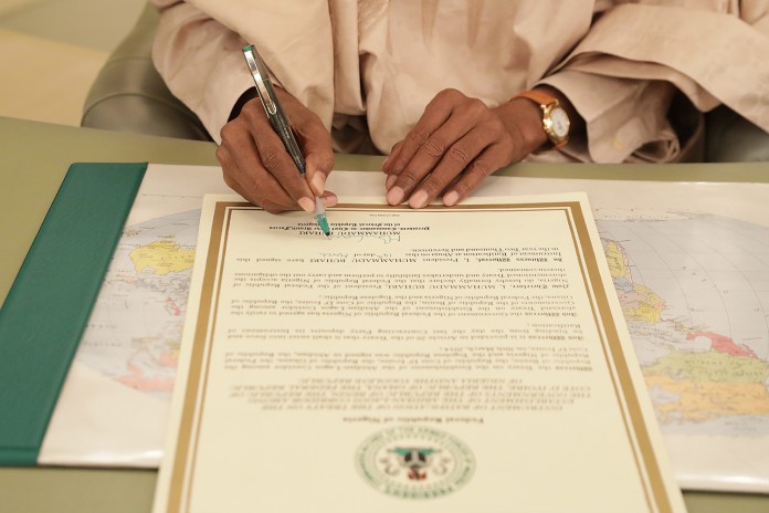 Buhari sign 2