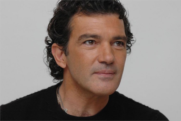Spanish-actor-Antonio-Banderas-Curly-hair-Home-Decoration-Art-silk-fabric-cloth-canvas-poster-printing