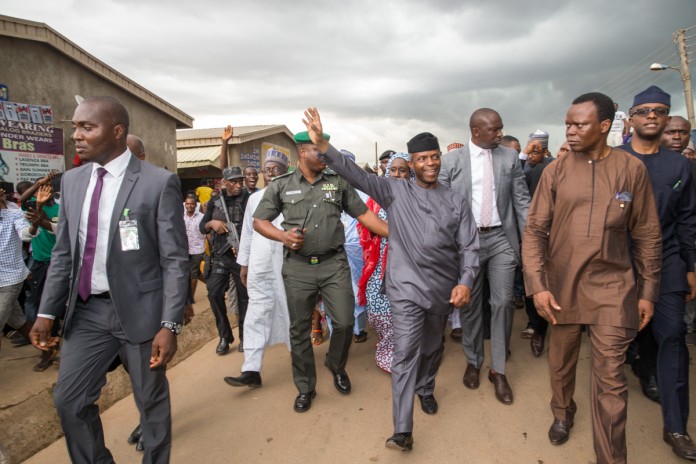 Ag President Stops at Garki Market. Photo Novo Isioro26