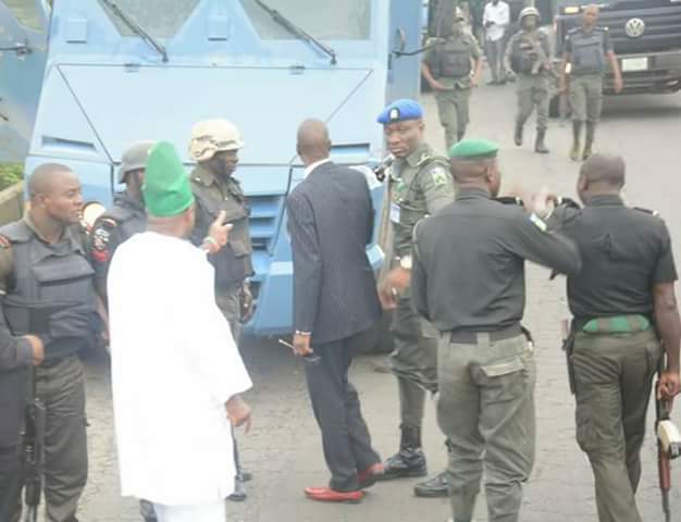 Amosun Escapes Unhurt As CBN Convoy Rams Into His Convoy