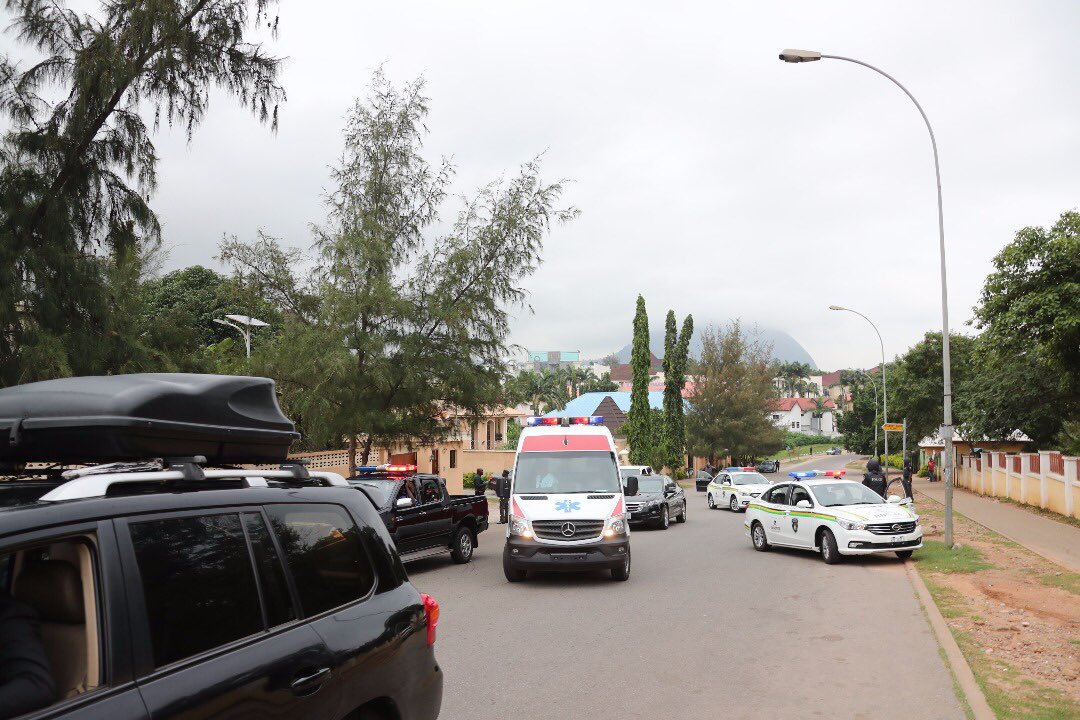police block saraki convoy2 - THEWILL NEWS MEDIA