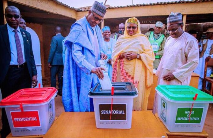 Buhari, Aisha Vote In Daura
