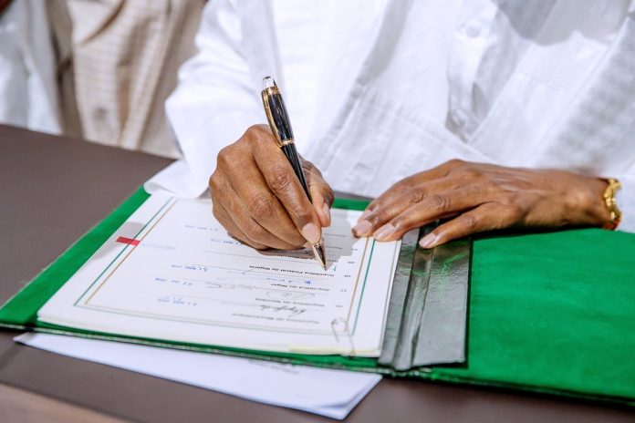 Buhari Signs AfCFTA At African Union Summit Buhari-signs