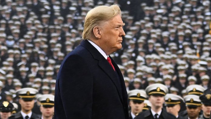 TOPSHOT-us-politics-trump-amfoot