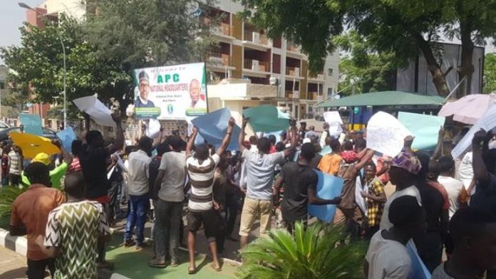 Oshiomhole-must-go-protesters
