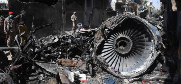 806x378-human-error-causes-pakistan-plane-crash-that-killed-97-initial-report-1592994260453