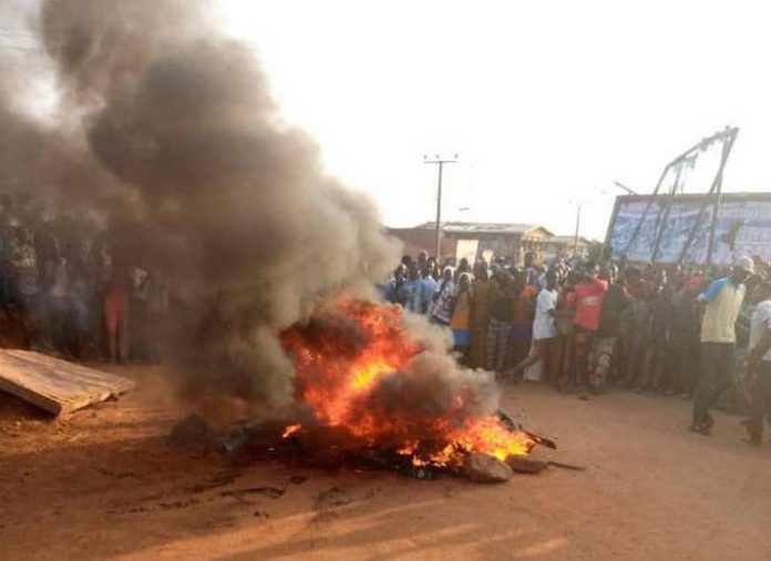 Armed-robbe-set-ablaze