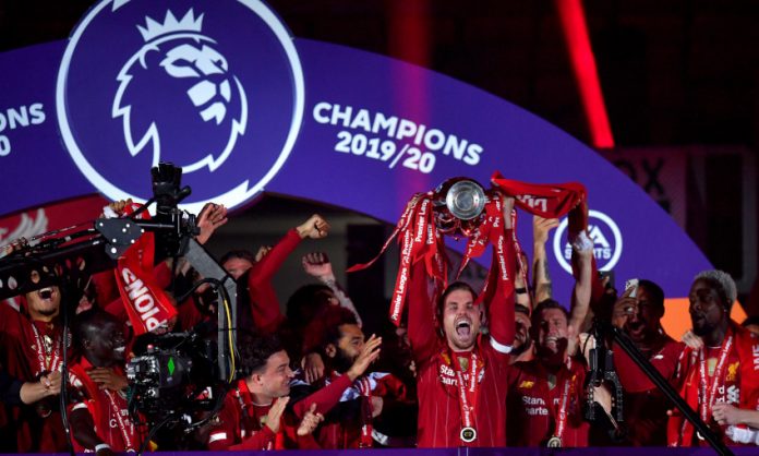 LIVERPool Lift Premier League Trophy