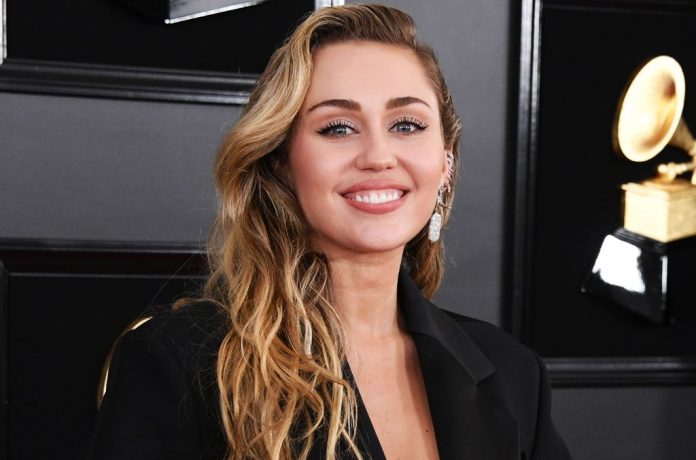 miley-cyrus-feb-10-ua-2019-billboard-1548-1024x677