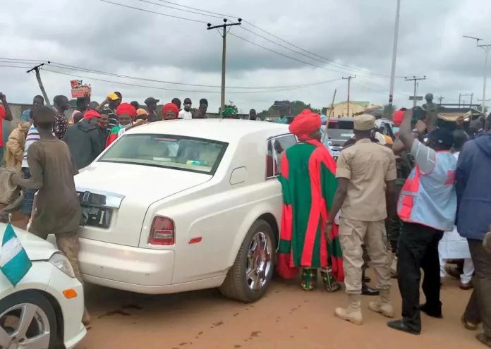 photos-large-crowd-welcomes-ex-kano-emir-sanusi-to-kaduna-1297510428503871495~3