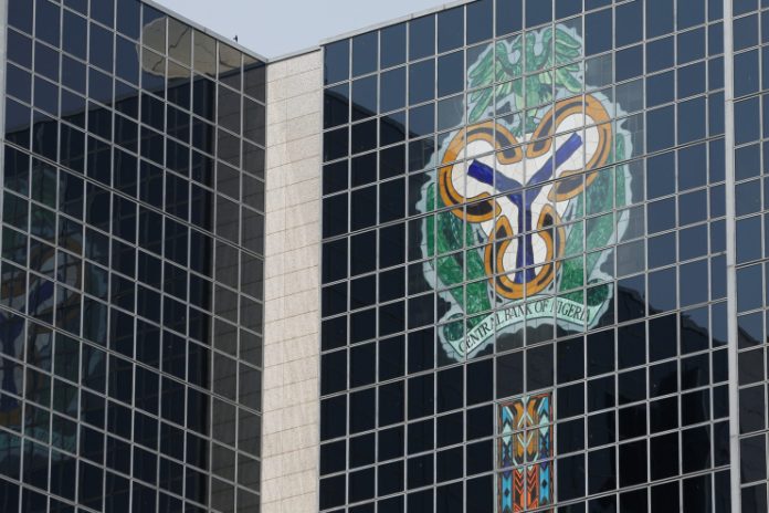Central Bank of Nigeria's logo is seen on the headquarters building in Abuja, Nigeria January 22, 2018. REUTERS/Afolabi Sotunde - RC1D90C799D0