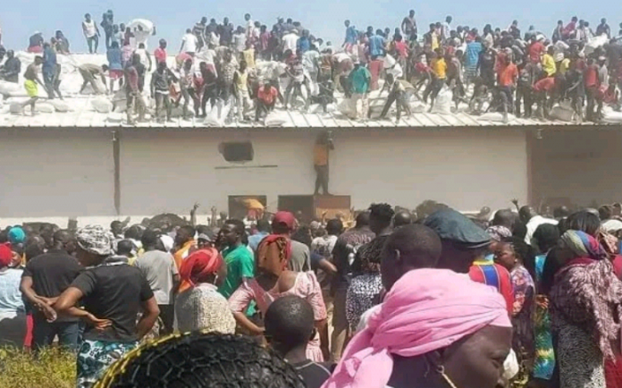 Angry Mob Attack Warehouse In Benin, Loot COVID-19 Palliatives