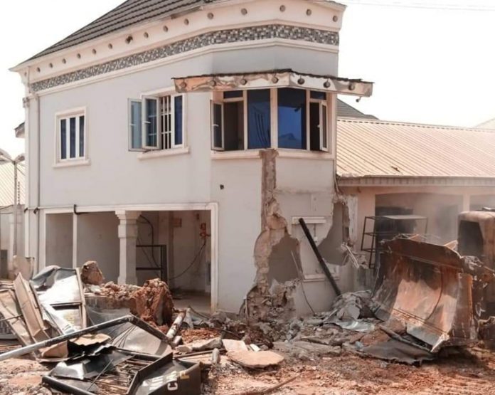 2iTDhSJl houses destroyed in Benin