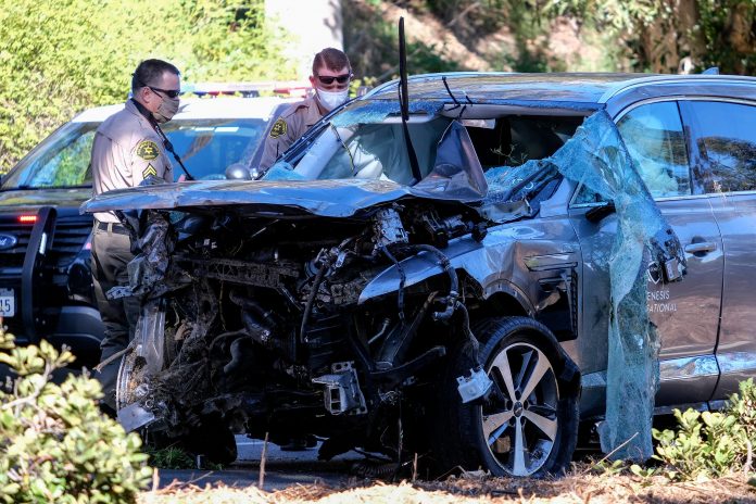 749a0ce5-8cd7-47a1-a739-0b55ffca2e83-AP_Tiger_Woods_Vehicle_Crash_Golf.1 car crash tiger woods