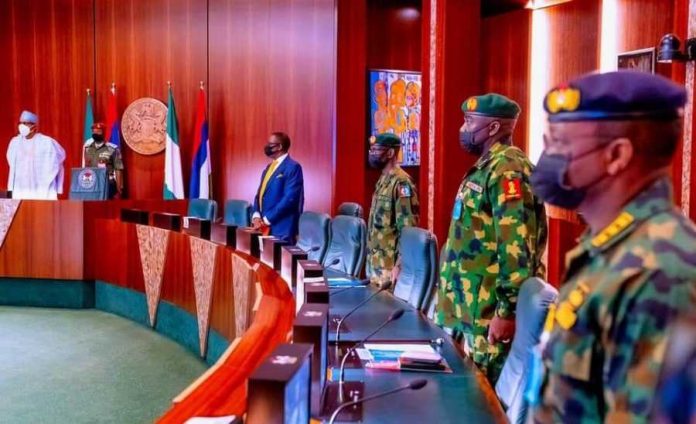 Muhammadu-Buhari-meeds-security-chiefs-1 Buhari Meets Security Chiefs Ahead Of London Trip