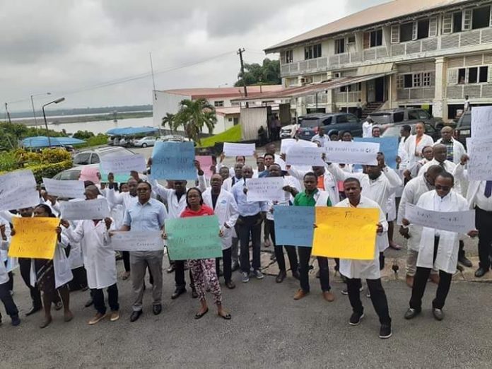 NMA-MWAN-Medical-Doctors-protest-at-the-Cross-River-State-House-Of-Assembly NMA