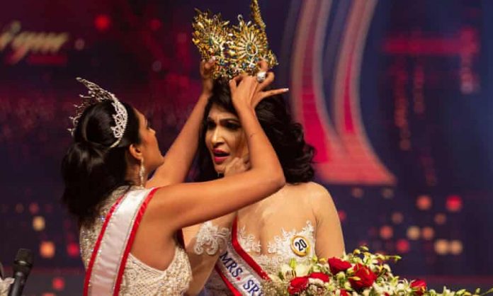 Mrs. World, Caroline Jurie