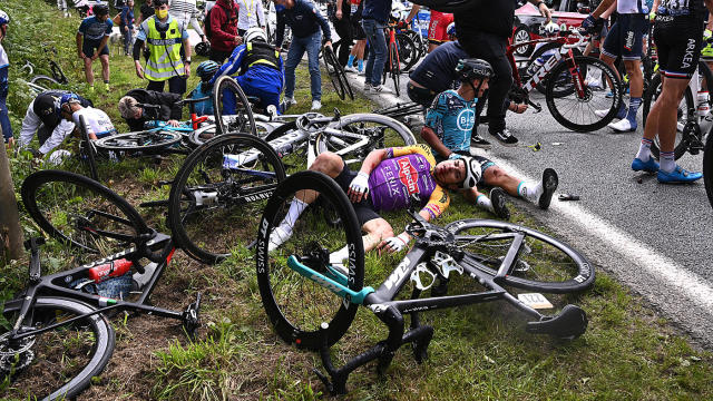 tour-de-france-crash