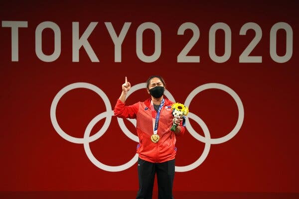 Female Weightlifter Hidilyn Diaz / Tokyo 2020 Female Weightlifter Hidilyn Diaz / Tokyo 2020