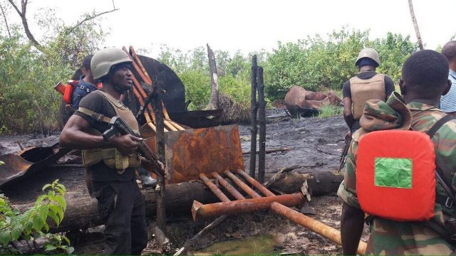 Military-Destroys-Illegal-Refineries Troops