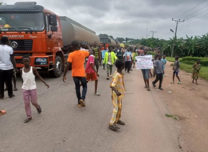 Residents of Ilasa-Ekiti on Sunday protest against relocation of Ekiti South East LCDA headquarters