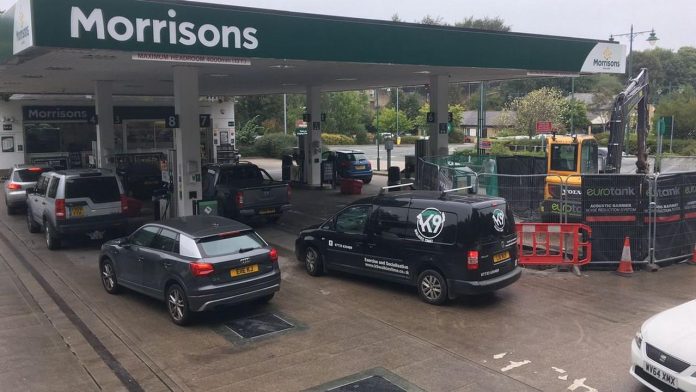 Fuel Queues Build Up In UK Fuel Queues Build Up In UK