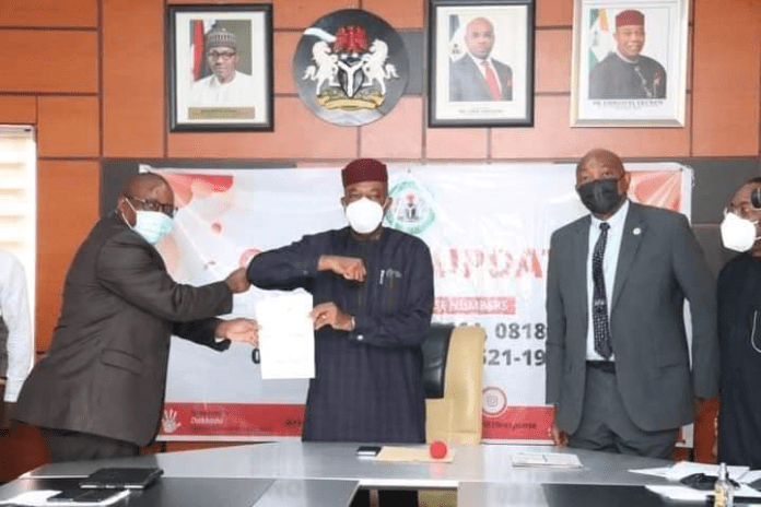 Akwa Ibom/ Signing the agreement in a brief ceremony in the Office of the Secretary to the State Government, Government House, Uyo