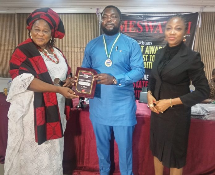 Prof Imumolen Bags Statemanship Integrity And Productivity Award