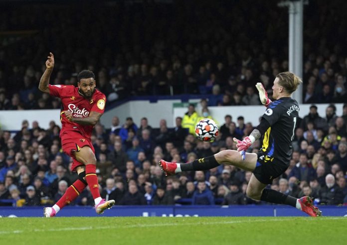 Ranieri Records First Win In 5-2 Thrashing Of Benitez's Everton Ranieri Records First Win In 5-2 Thrashing Of Benitez's Everton