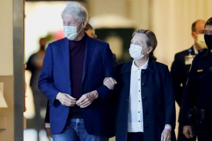  Former U.S. President Bill Clinton & his wife