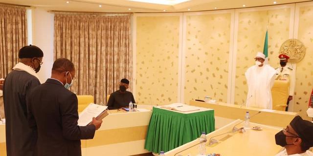 Buhari swears in INEC commissioners Buhari swears in INEC commissioners