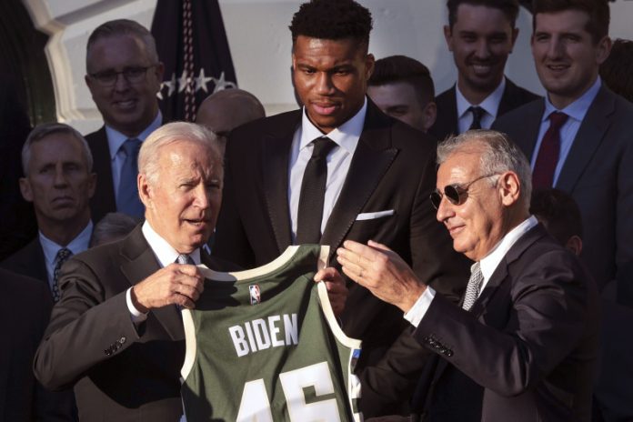 jm2vbwujgxnd2kdbatbv Giannis Antetokounmpo And Victorious Bucks' Teammates Visit White House