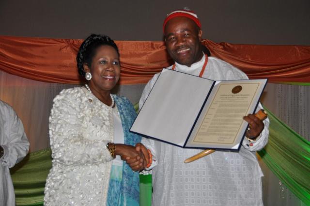 us-rep-sheila-jackson-lee-and-gov-godswill-akpabio (1) Minister, Niger Delta Affairs Ministry, Senator Godswill Akpabio and Congresswoman Sheila Jackson Lee, of the United States Congress