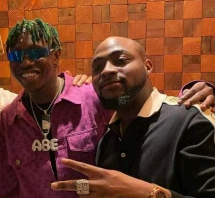 Davido Purchases T-shirt From Zlatan Ibile Davido Purchases T-shirt From Zlatan Ibile