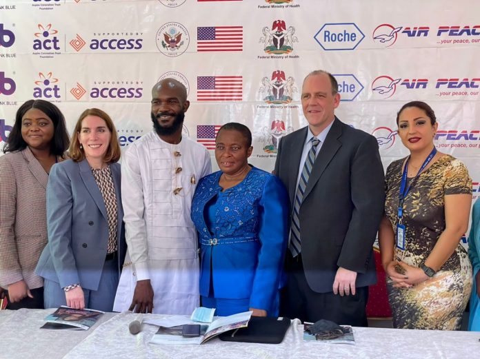 L-R: Professor Cindy O'Bryant of Dept of Clinical Pharmacy, University of Colorado; Professor Donald Harvey of Emory University School of Medicine; and Neda Kheiri, Deputy Marketing Manager, Air Peace, flanked by oncology pharmacists at the opening ceremony of Project Pink Blue's Upgrade Oncology Programme in Lagos recently.