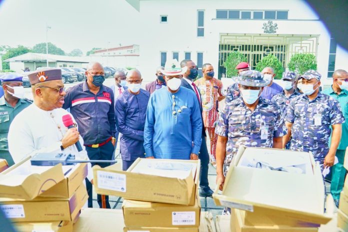 Gov Emmanuel Pledges 100 Vehicles To Nigerian Police