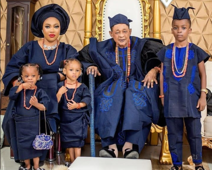 The Alaafin of Oyo, Oba Lamidi Adeyemi and his wife, Omowumi Memunat Adeyemi The Alaafin of Oyo, Oba Lamidi Adeyemi, has forgiven his wife, Omowumi Memunat Adeyemi