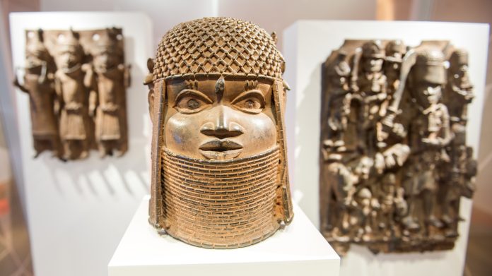 Museum für Kunst und Gewerbe zeigt Bronzen aus Benin Benin Artefacts