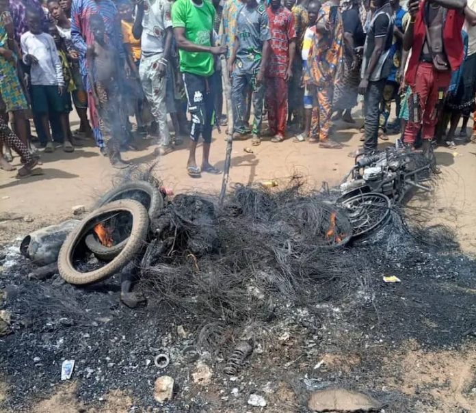 Angry Youth Kill, Set Ablaze Corpses of Ritualists With Fresh Human Head In Ogun