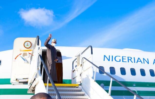 Buhari-at-the-AbelagLuxaviation-Airport-on-Saturday-636x408 Buhari